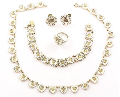 PARURE, 925/ooo Silber, bestehend aus Kette, Armband, Ohrschrauben und Ring, belegt mit weißer Emaille, L der Kette 41, L Arm