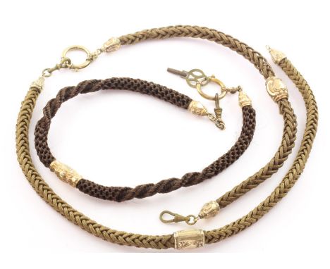 DREI UHRENKETTEN, geflochtenes Haar, doublé, L 33, 40, 42, Uhrenschlüssel, ein Ring fehlt, 19.Jh. 
