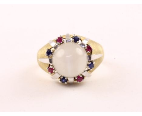 MONDSTEIN RING, 585/ooo Gelbgold und Weißgold, entouriert mit Safiren und Rubinen, RG 59, 9,8g 