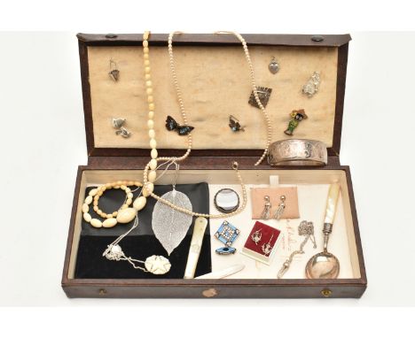 A CASE OF ASSORTED JEWELLERY AND ITEMS, to include a wide silver hinged bangle with scrolling foliate design, fitted with a p