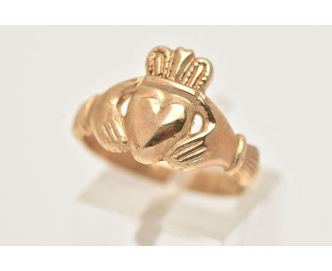 A 9CT GOLD CLADDAGH RING, hallmarked 9ct Birmingham, ring size O 1/2, approximate gross weight 4.5 grams, with a ring box (co