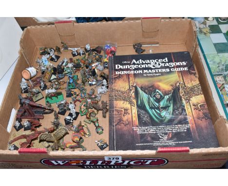 A QUANTITY OF ASSORTED DUNGEONS &amp; DRAGONS FIGURES AND ACCESSORIES, various painted and unpainted white metal figures and 
