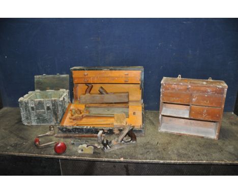 A CARPENTERS TOOLBOX, A WOODEN CHEST AND A TOOL CHEST OF FOUR DRAWERS, including a Stanley No.4 plane, a Record No.077A plane