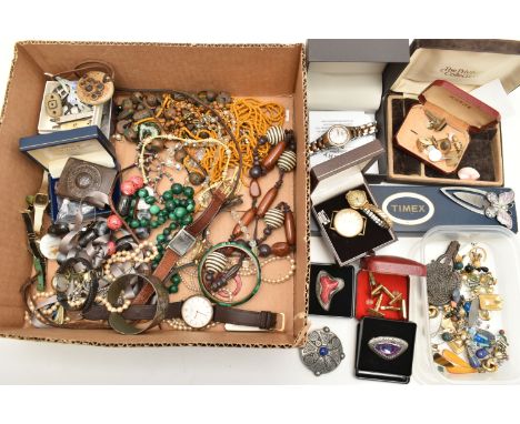 A BOX OF ASSORTED COSTUME JEWELLERY AND ITEMS, to include a polished malachite bead necklace, fitted with a screw clasp, a ma