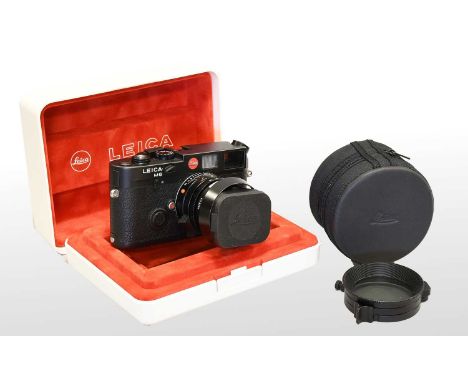 Leica M6 Camera no.2433320 with display box, original box and passport dated 3/8/98; Summicron-M f2 35mm Asph E39 lens with o