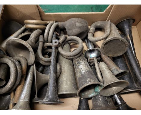 A Quantity of Vintage and Veteran Bulb Horns and parts, including Miller, Lucas "King of the Road". (1 box)
