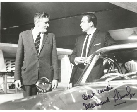 Desmond Llewelyn Handsigned Black and White 10x8 Photo. Desmond Wilkinson Llewelyn was a Welsh actor, best known for his role