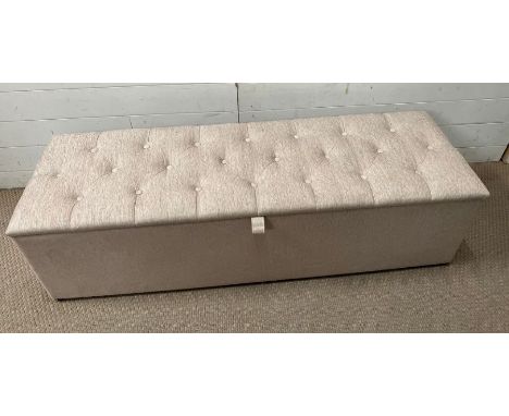 A button back blanket box (H40cm W141cm D44cm)
