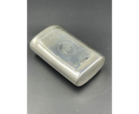 A white metal snuff box