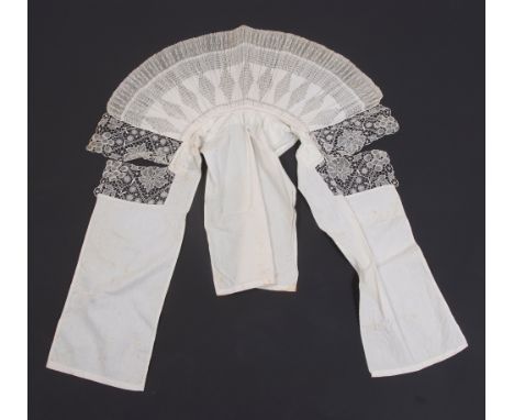 AN C18TH STIFFENED LACE RUFF COLLAR & EMBROIDERED CAP  A piece of fine needle point lace stiffened and tightly pleated into a