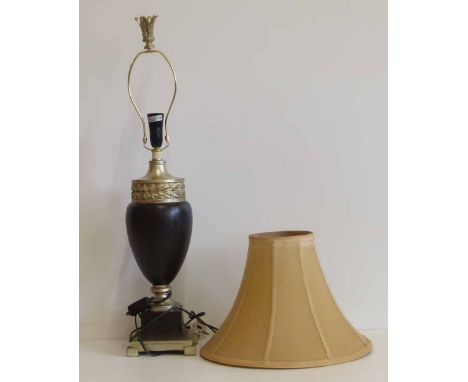 A plaster table lamp Unfortunately we are not doing condition reports on this sale.