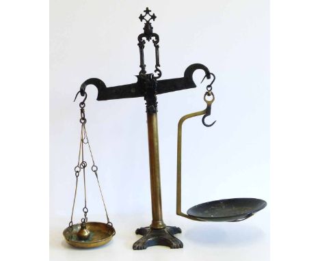 Avery set of brass scales. Unfortunately we are not doing condition reports on this sale.