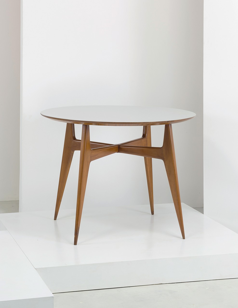 A TABLE BY G. PONTI Tavolo da pranzo, I.S.A. anni \'50. Legno ... A TABLE BY G. PONTI Tavolo da pranzo, I.S.A. anni \'50. Legno ...