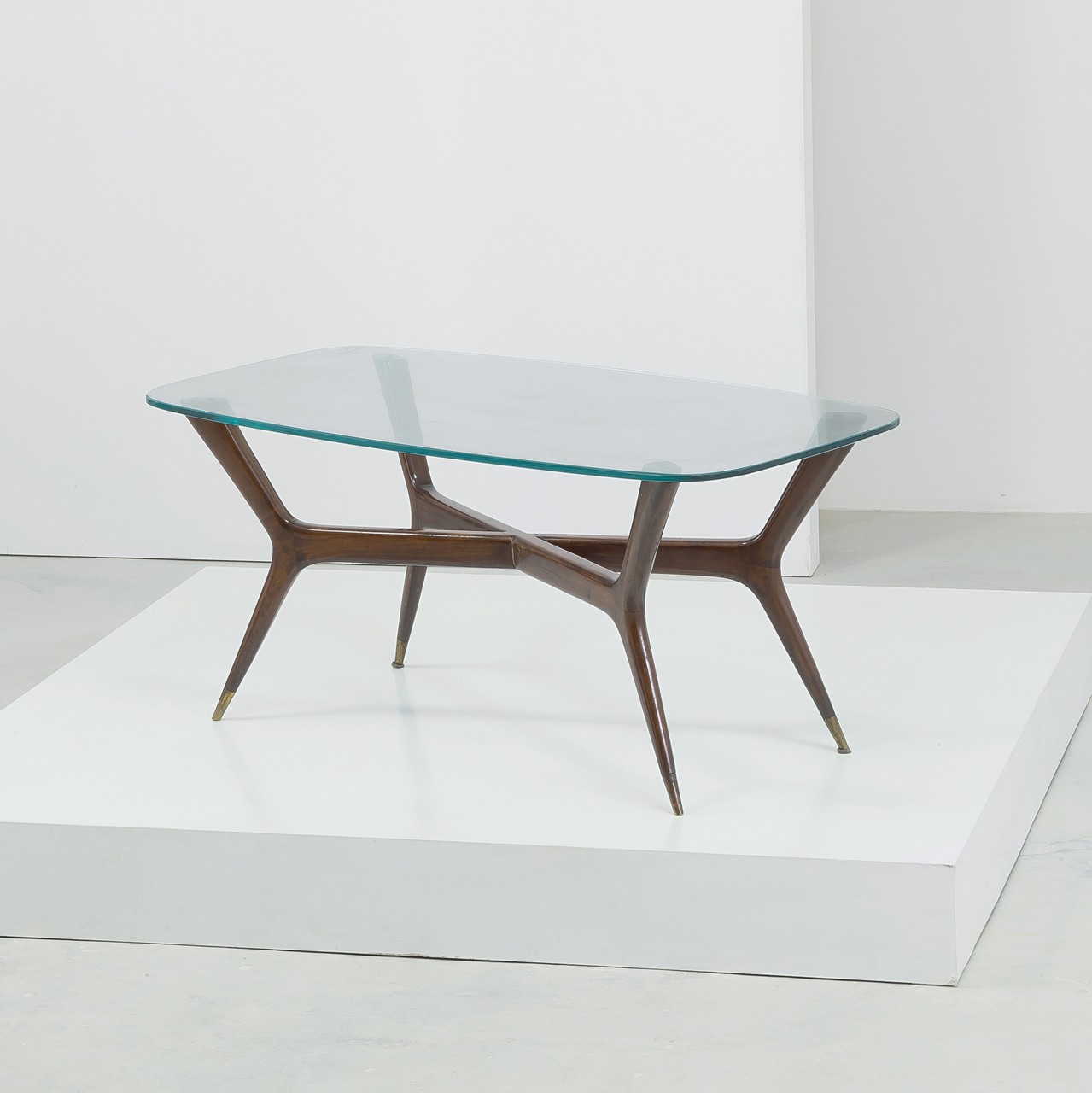 A LOW TABLE BY G. PONTI Tavolino da salotto anni \'50. Legno di ... A LOW TABLE BY G. PONTI Tavolino da salotto anni \'50. Legno di ...