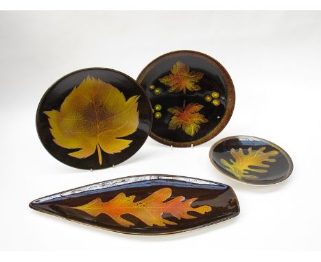 Four poole Aegean pottery leaf pattern dishes, various shapes and sizes 