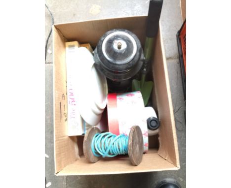 BOX INCLUDING TILLEY LAMP^ TROWEL^ JIGSAW PUZZLES