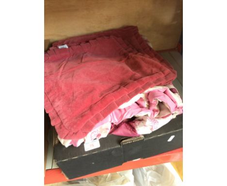 BAG OF CUSHION COVERS AND QUILT COVERS
