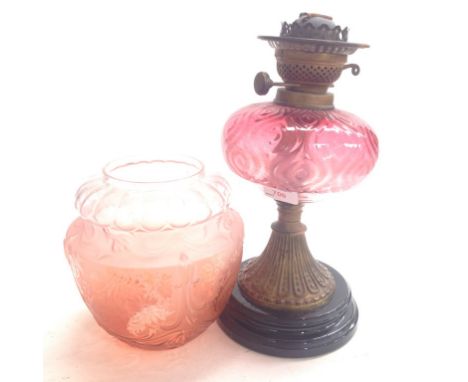 VICTORIAN BRASS AND GLASS OIL LAMP AND SHADE 54CM N5 CONDITION REPORT - large crack to shade, no further damage, general wear