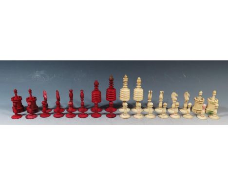 A 19th Century Bone Chess Set, kings 10cm, pawns 4cm 