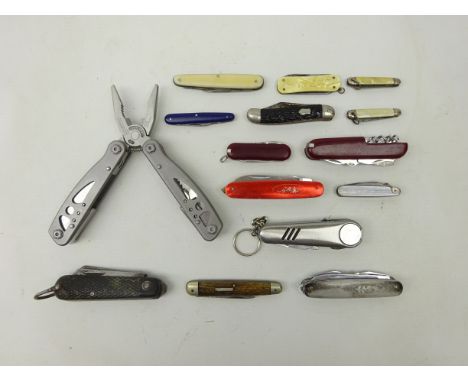Collection of penknives including; vintage penknives, Delta-Sport multi tool, horn penknife and other penknives in one box   