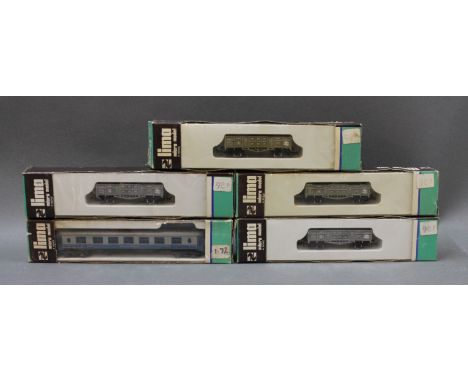 A group of 5 Lima N scale micro models of rolling stock, consisting of a "Golden Arrow" 23085 Pullman coach (356) and 4 BR st