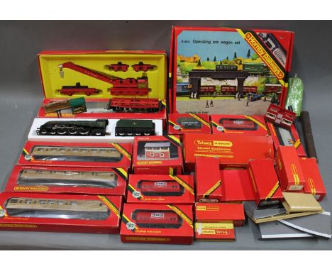 A box lot of Hornby Railways and Triang 00 gauge 4-6-2 Mallard 60022 locomotive & tender, break down crane set- 75 tonne, ope