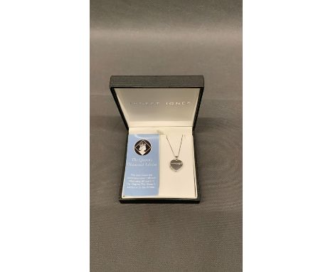 Queen's Diamond Jubilee 9 carat white gold locket and chain, with diamond chip, 2 grams