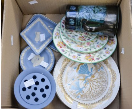 A Newquay Pottery Art Jug together with Minton 'Haddon Hall', Wedgwood Jasperware and Spode decorative plates (1 box) 