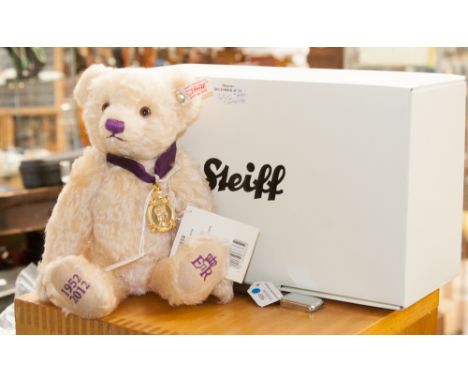 A boxed Steiff limited edition teddy bear - 'Diamond Jubilee, Vanilla', height 27 cm approx, No. 833, with certificate 