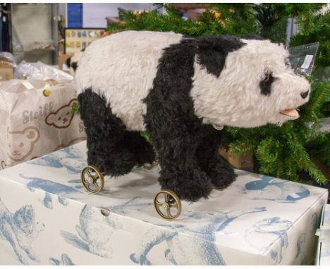 Steiff - Panda on wheels, boxed 