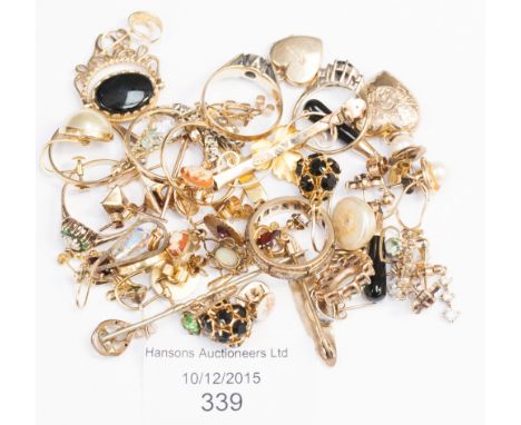***PLEASE NOTE NEW GUIDE PRICE £400 - £450***A quantity of 9ct gold jewellery including fob pendant, rings, earrings, etc, 54