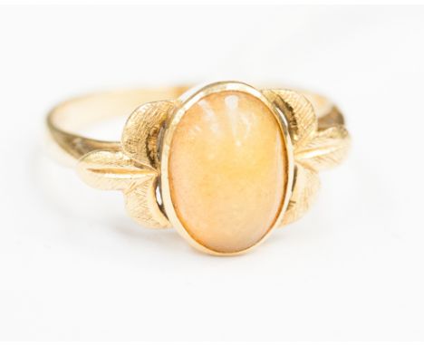 An 18ct gold and fire opal ring 