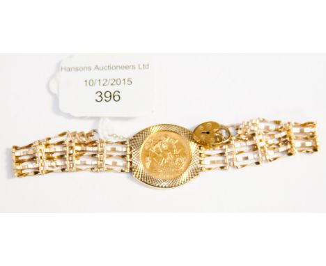 A half sovereign coin (1982) a 9ct gold gate bracelet 10.5 grams approx 