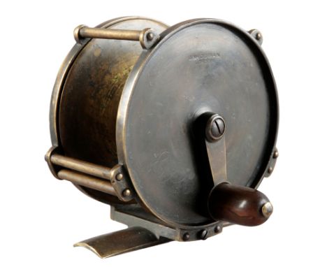 J MACGOWAN OF LONDON: A 3 3/8" BRASS TROLLING REEL with smooth brass foot, brass pillar drum and horn handle, raised checkPro