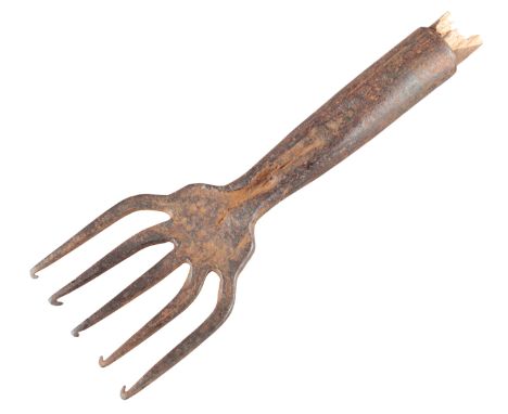 A VINTAGE ENGLISH FIVE-TINE EEL SPEARHEAD (Somerset Levels style), 16cm longProvenance: A private Shropshire sporting collect