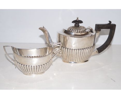 Edwardian silver part bachelors tea service, comprising teapot and sucrier, Birmingham, 1905, William Aitken, total weight 31