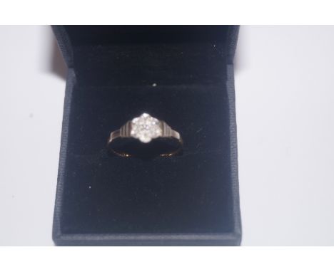 18 carat gold and platinum cluster ring set with diamonds, size M 