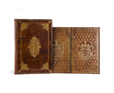 Ensemble de 2 sous-mains en cuir, l'un en veau brun doré aux petits fers, XVIIe s., les écoinçons à volutes et coquilles cint