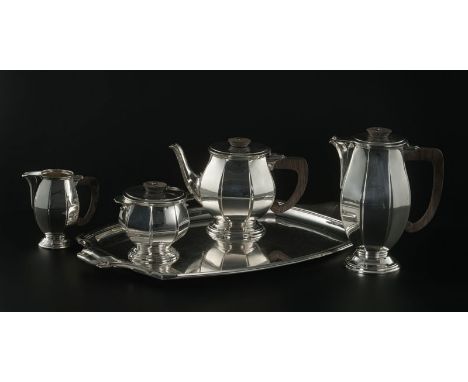 Service à thé art déco piriforme en argent, Mercure 1er titre, 5 pièces: théière, cafetière, sucrier, crémier, plateau. Sur p