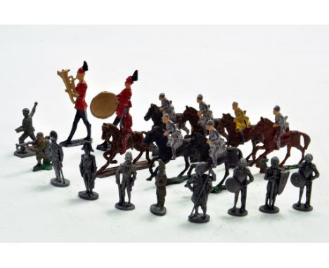 An interesting group of metal Flats mounted figures plus other smaller scale metal knight and military themed issues. 