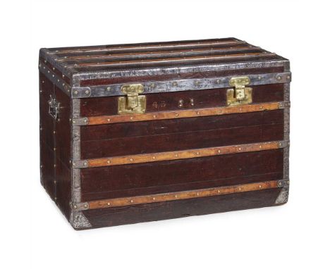 LOUIS VUITTON CANVAS AND ALUMINIUM COURIER TRUNK LATE 19TH CENTURY covered in dark brown canvas with wood lathes and banded w