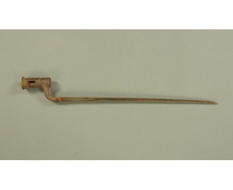A First World War socket bayonet, length 53 cm.
