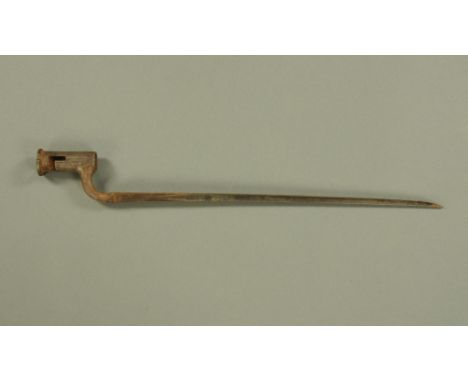 A First World War socket bayonet, length 53 cm.