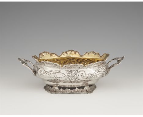 Königsberger GläserkühlerSilber; innen vergoldet. Oval fassonierter, àjour gearbeiteter Fuß mit ziselierten Blattmuscheln; de