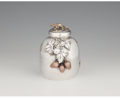 Seltener Mixed Metal Tea CaddySilber, Metall, teilweise vergoldet. Auf flachem Boden ovoider Korpus, die Wandung mit sichtbar