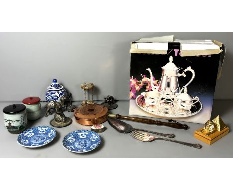 Assorted lot of decorative items, to include; Indian white metal scent bottle, 9cm, chestnut roaster, Chinese / Japanese lidd