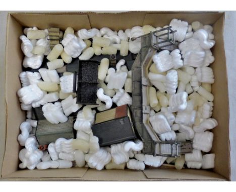 Railway Model -Platform-signal boxes plastic