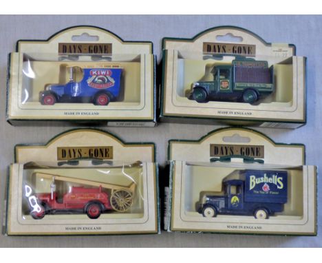 Lledo PLC(4) Days Gone-1934-12004 Dennis Fire Engine LCC-1926 Bull Nose Morris Van 'Kiwi Boot Polish'50008-1934 Chevrolet del