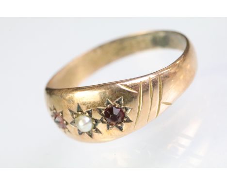 9ct gold pearl and red stone gypsy ring with each stone being star set to the head. Hallmarked Chester 1939. Size Q. 