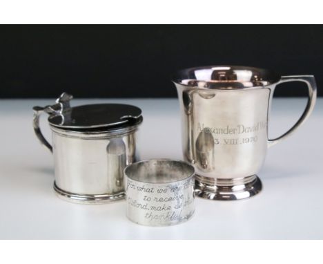 Silver hallmarked mustard pot of cylindrical form with scrolled handle (hallmarked London 1937, Collingwood &amp; Co), silver